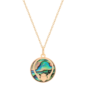TRINITY - SHELL CLADDAGH DISC PENDANT GOLD (BN12975)